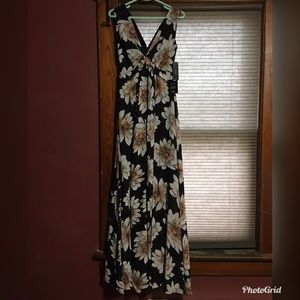 BLACK FLORAL PRINT SLEEVELESS MAXI DRESS